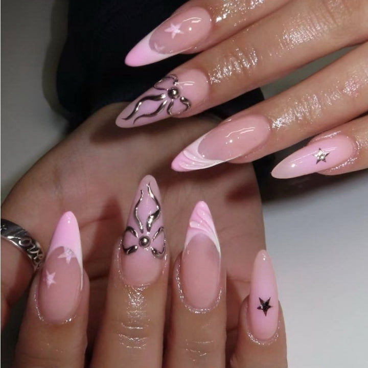 Premium Press-On Nail Set mit dekorativen Akzenten Karnz