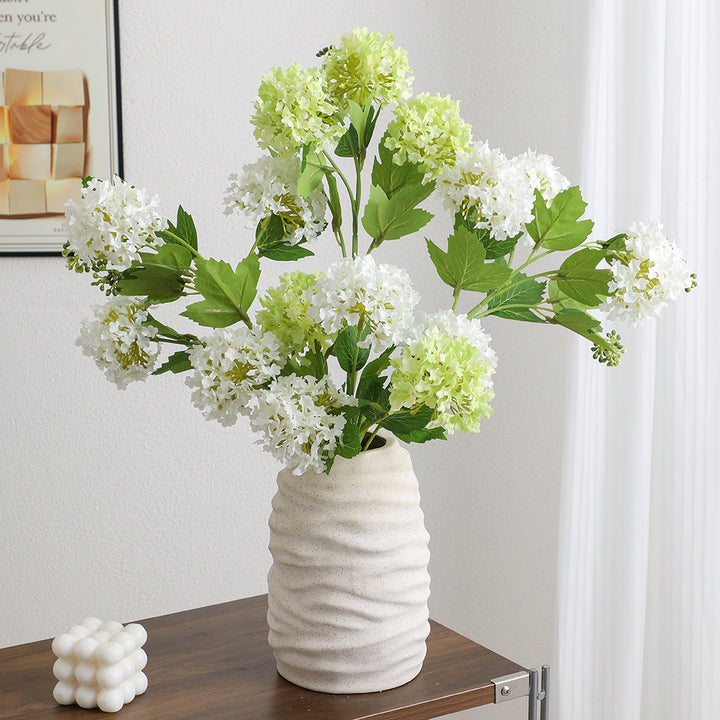 Künstlicher Hydrangeazweig mit lebhaften Blüten und detailreichen Blättern Karnz