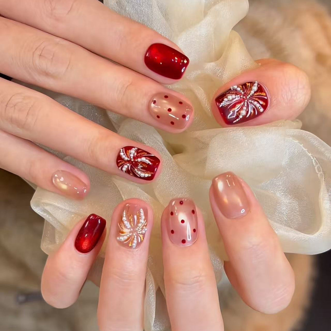Künstlerische Nagelverlängerungen mit floralen Akzenten Karnz