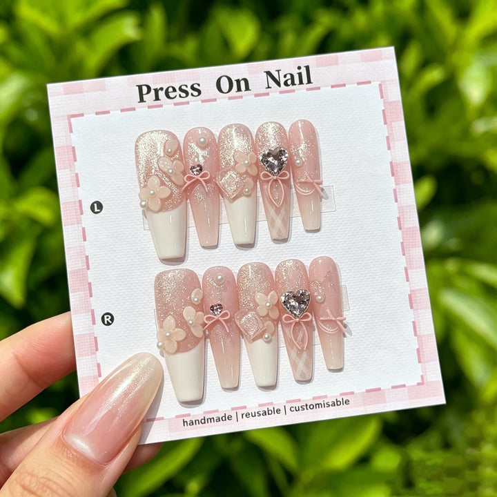 Elegantes Press-On Nail Art Set mit 3D Blumenakzenten