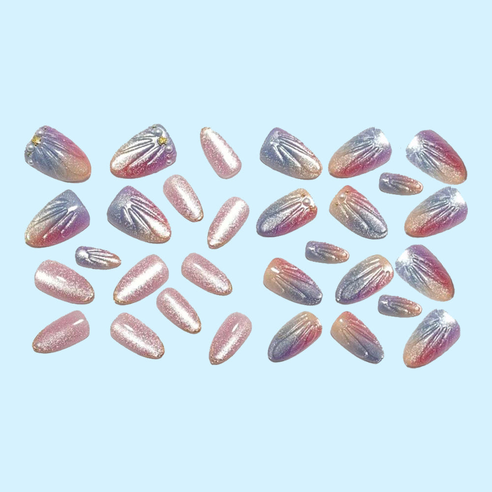 Kunstnägel mit Glitzer-Akzenten und eleganten Verzierungen Karnz
