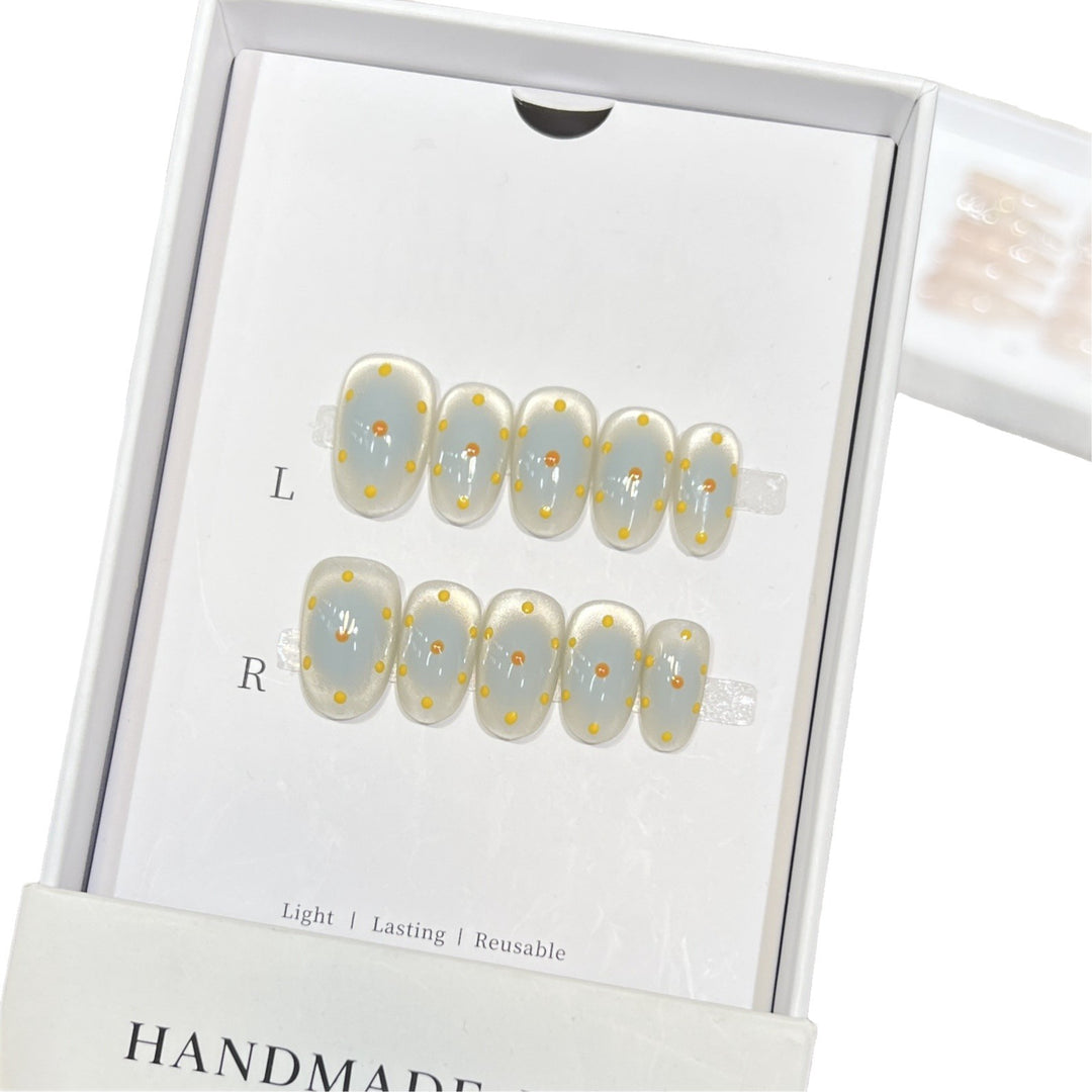 Handgemachter Press-On Nagel Set mit künstlerischem Blumenmuster Karnz