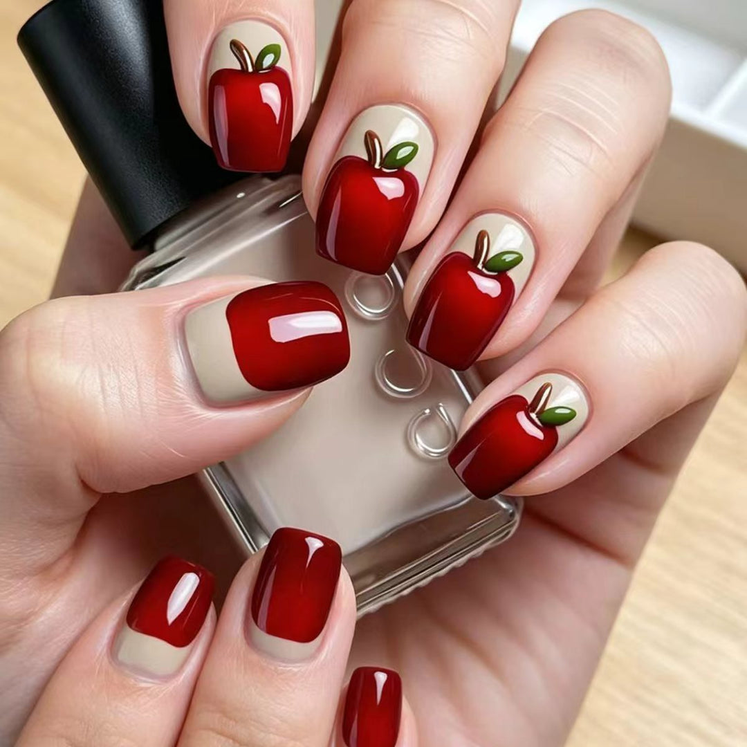 Kunstnägel mit Verspieltem Apfel-Motiv Karnz