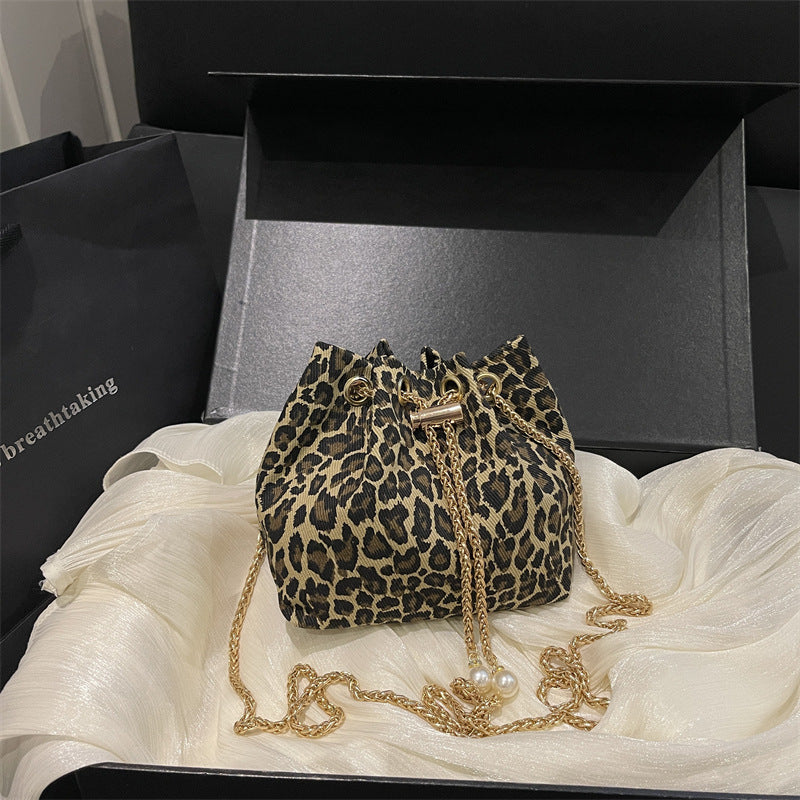 Stylische Leopardenmuster-Bucket-Handtasche