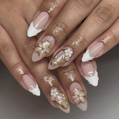 Elegante und kunstvoll verzierte Stiletto-Nägel Karnz