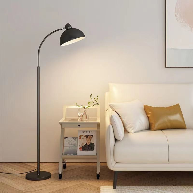 Moderne gewölbte Stehlampe mit verstellbarem Schirm