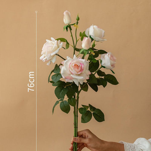 Elegante synthetische Rosenbouquet