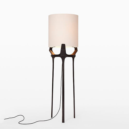 Moderne Stehlampe mit einstellbarer Helligkeit