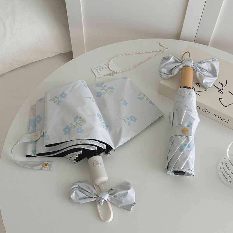 Damen Faltender Regenschirm mit stilvollem Blumendesign Karnz