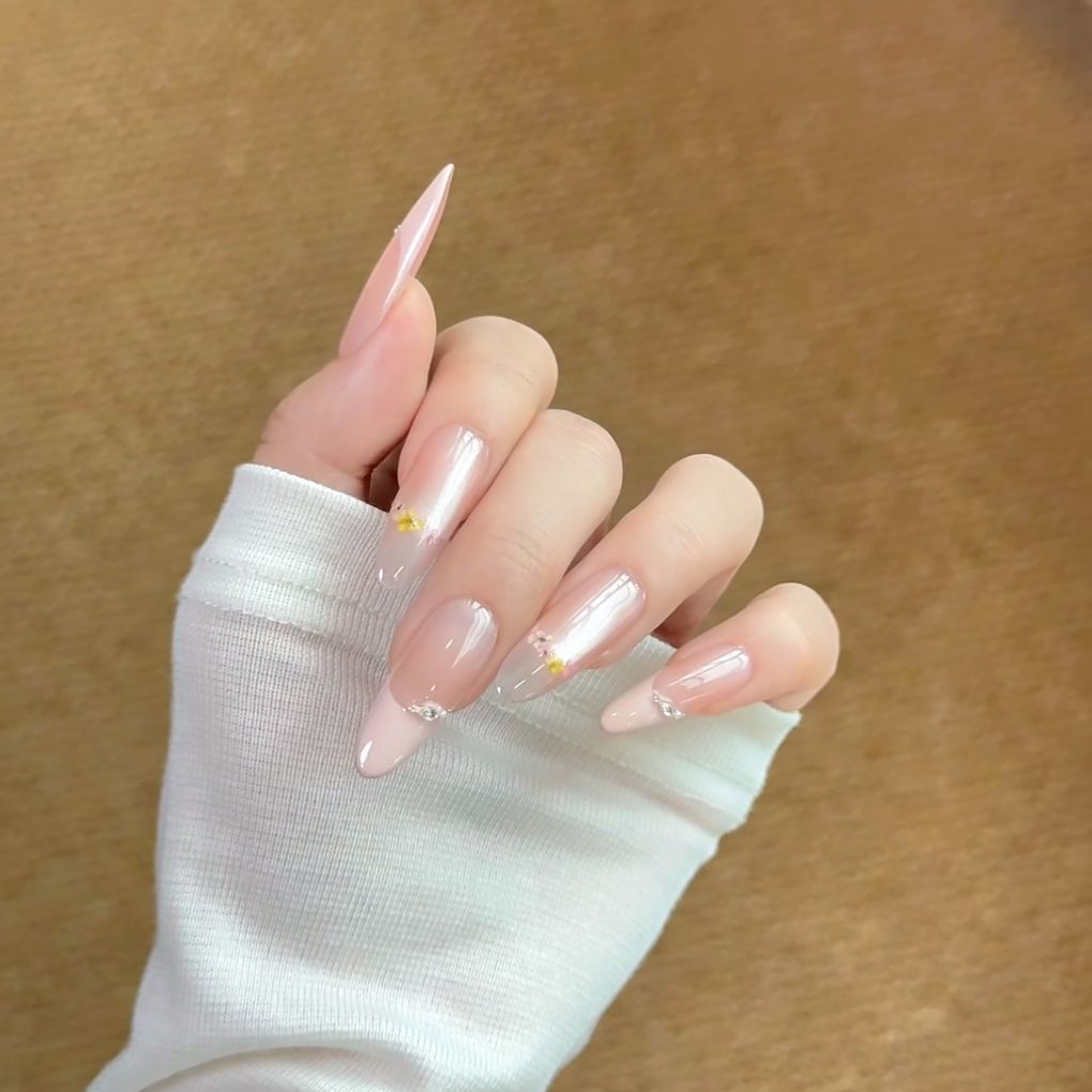 Elegante Stiletto Press-On Nagelspitzen