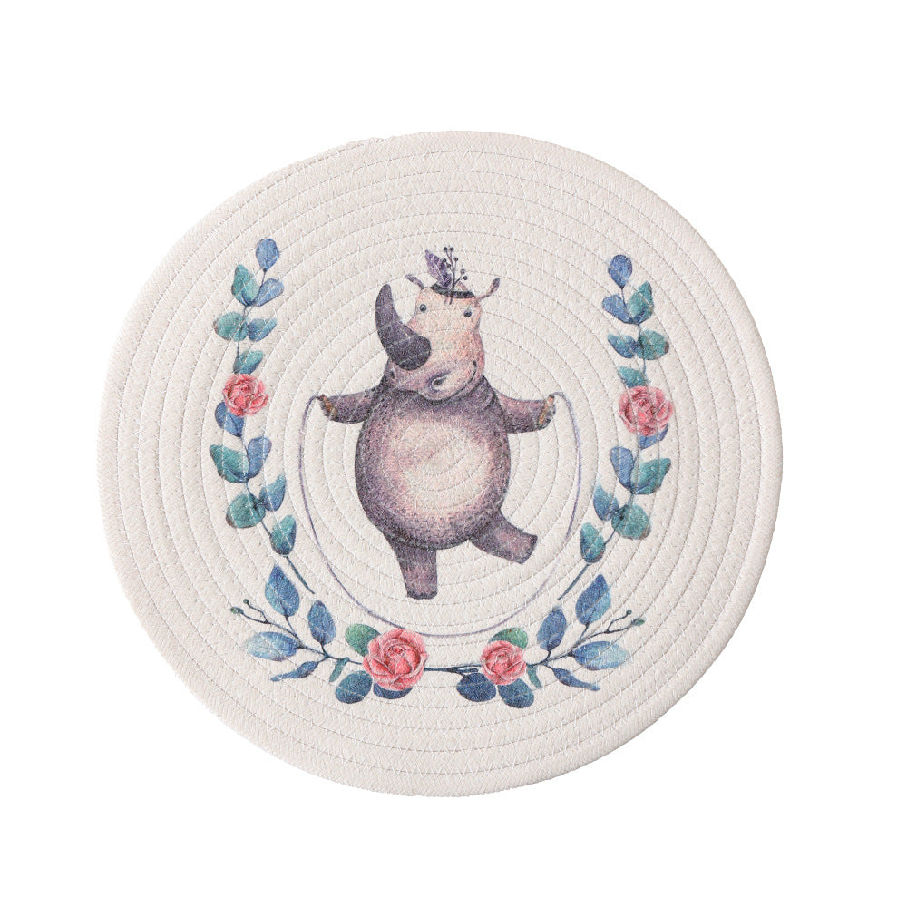 Rundes Tischset aus gewebter Baumwolle mit niedlicher Nashorn-Illustration und floralem Kranz Karnz