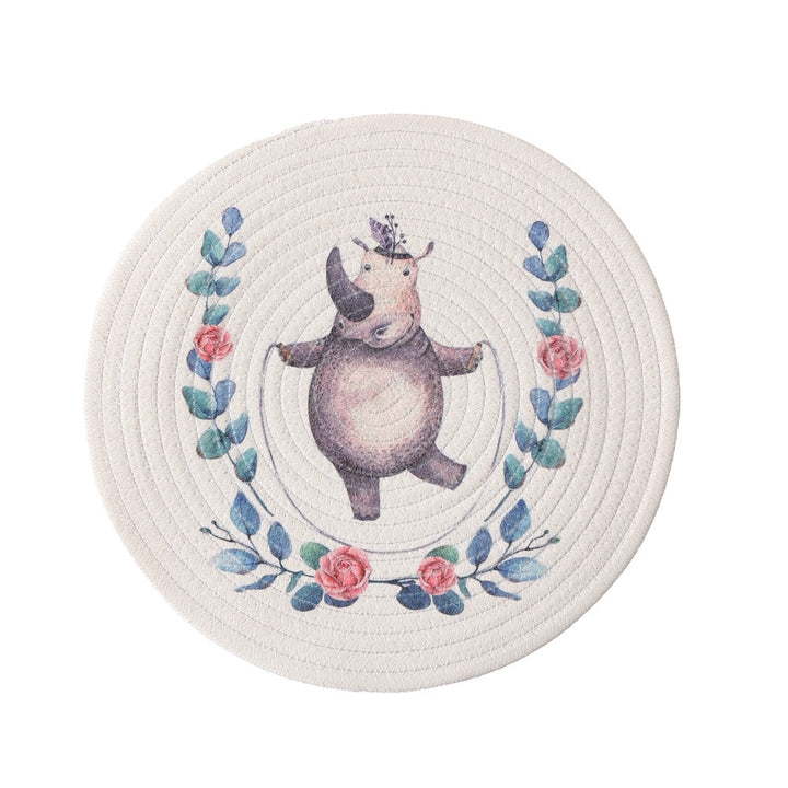 Rundes Tischset aus gewebter Baumwolle mit niedlicher Nashorn-Illustration und floralem Kranz Karnz