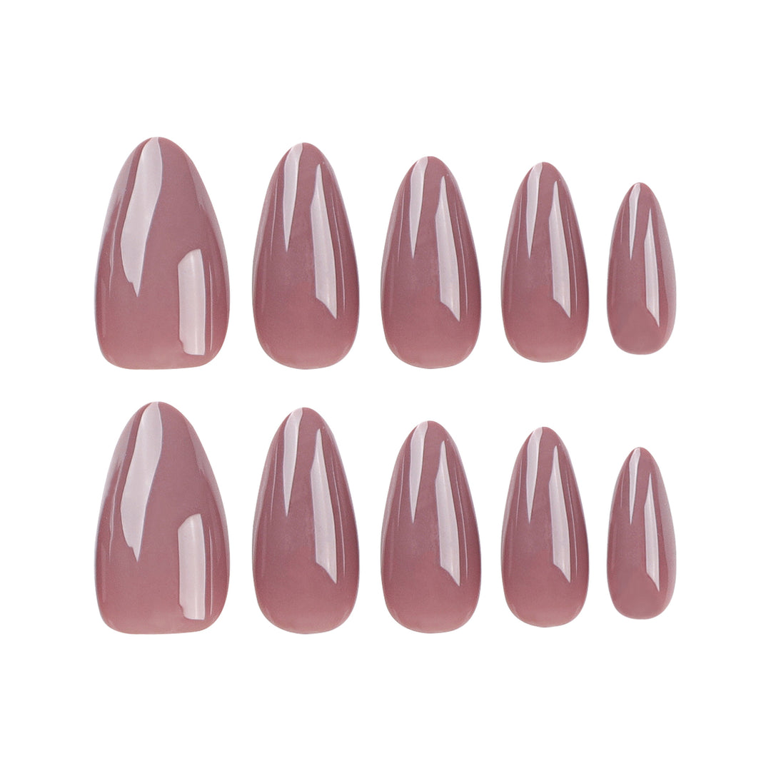 Hochwertige Nagelverlängerungen im eleganten Mandelform Karnz