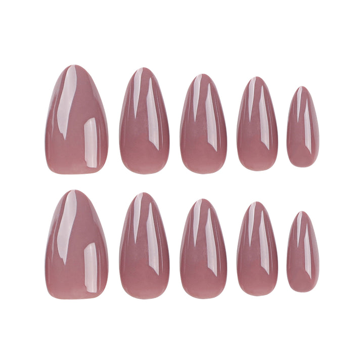 Hochwertige Nagelverlängerungen im eleganten Mandelform Karnz