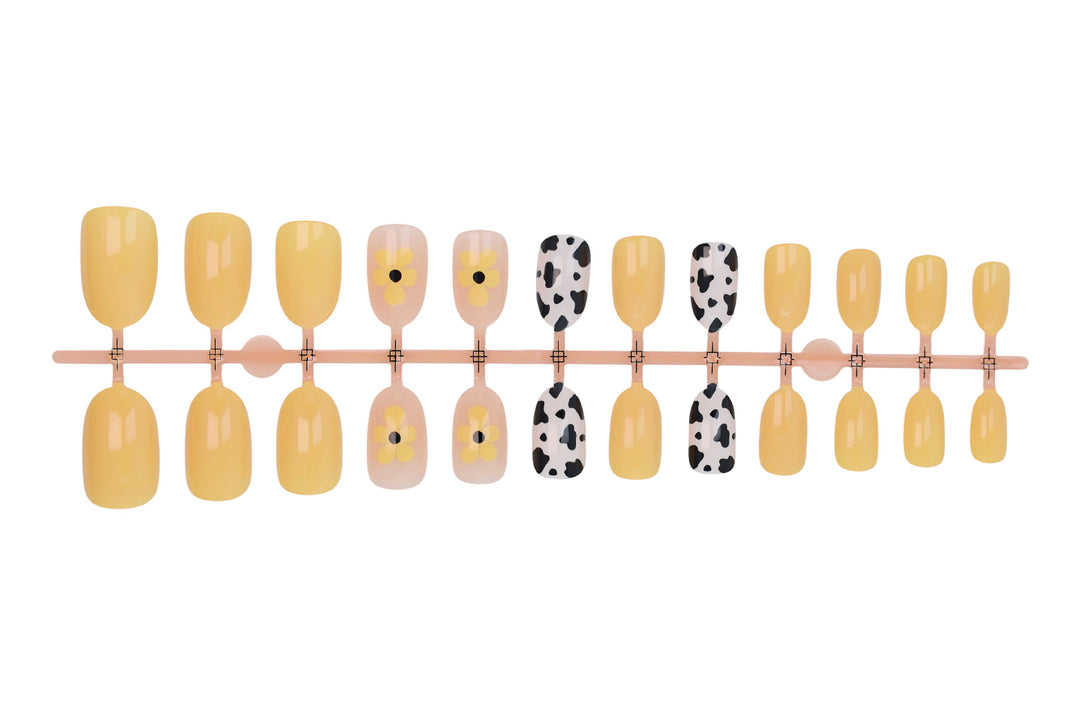 Kunstnagelset mit floralen und trendigen Tiermustern Karnz