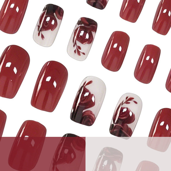 Detailliertes florales Nagelkunst-Set Karnz
