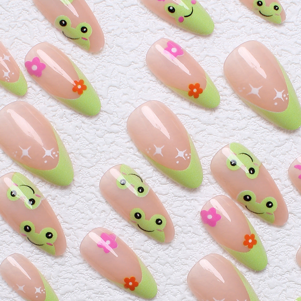 Kunstnagelset mit kreativen Froschmotiven und verspielten Akzenten Karnz
