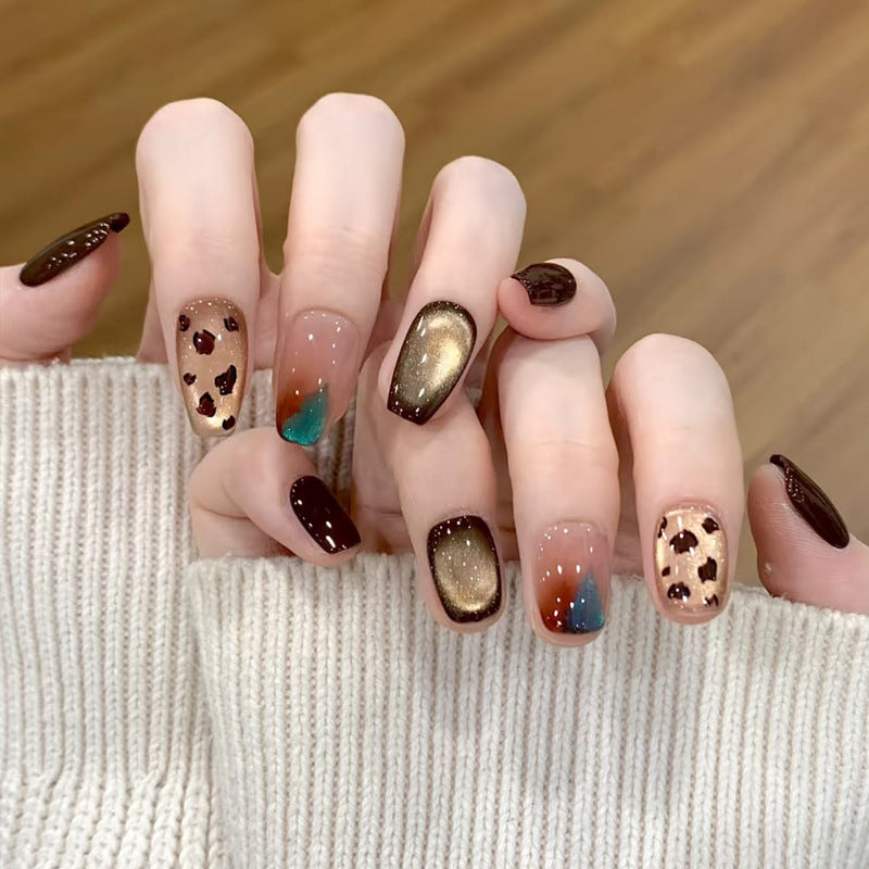 Künstlerisches Press-On-Nagelset mit Leopardenmuster und goldenen Akzenten Karnz