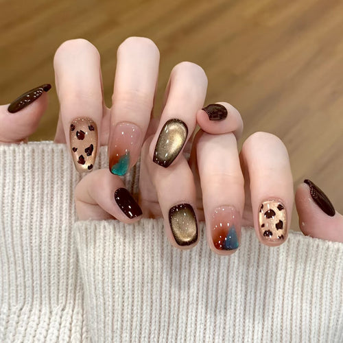 Künstlerisches Press-On-Nagelset mit Leopardenmuster und goldenen Akzenten Karnz