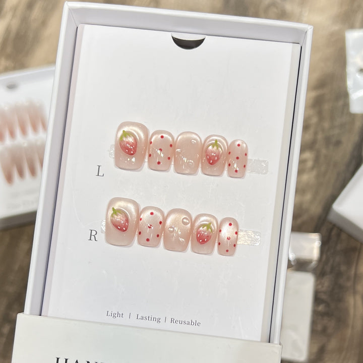 Erdbeer-Themen Press-On Nagelkunst