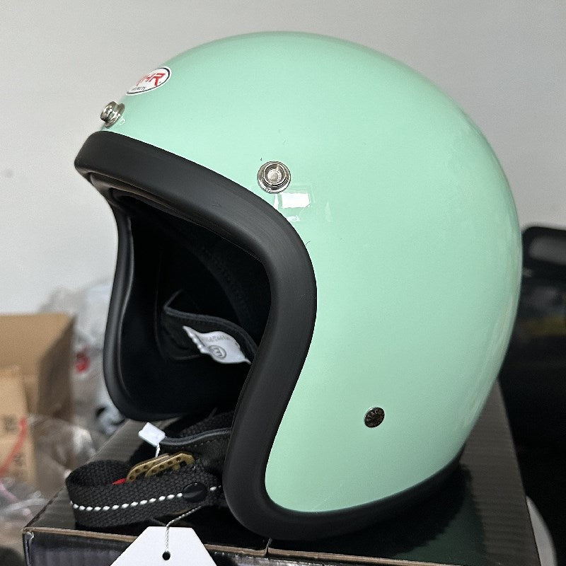 Klassischer Cruiser Motorrad Sicherheitshelm Karnz