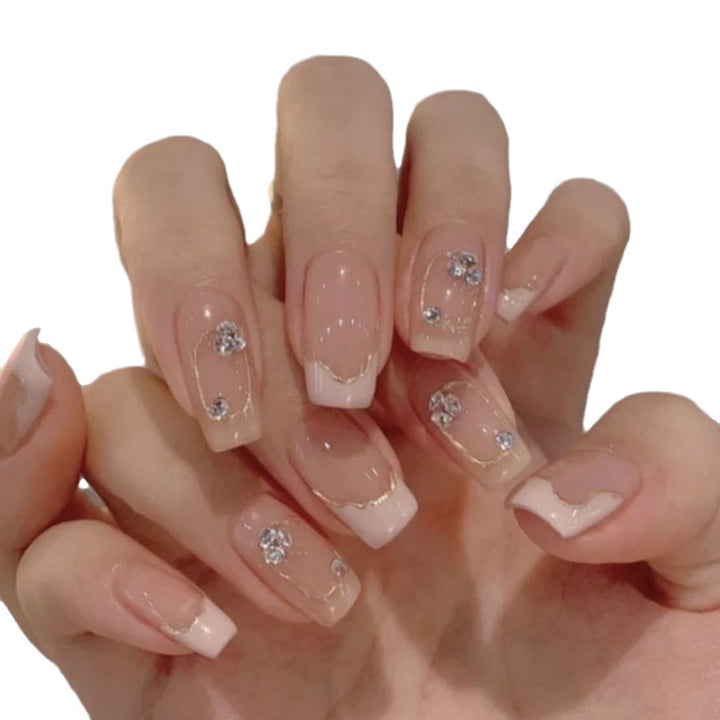 Elegante Designer Press-On Nagelkunst Karnz