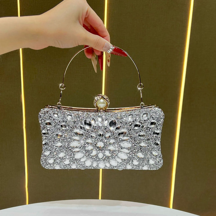 Aufwendig besetzte Abend-Clutch