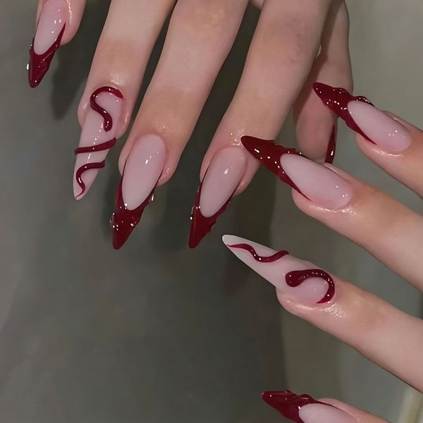 Dekorativer Stiletto Nagelkunst Set Karnz