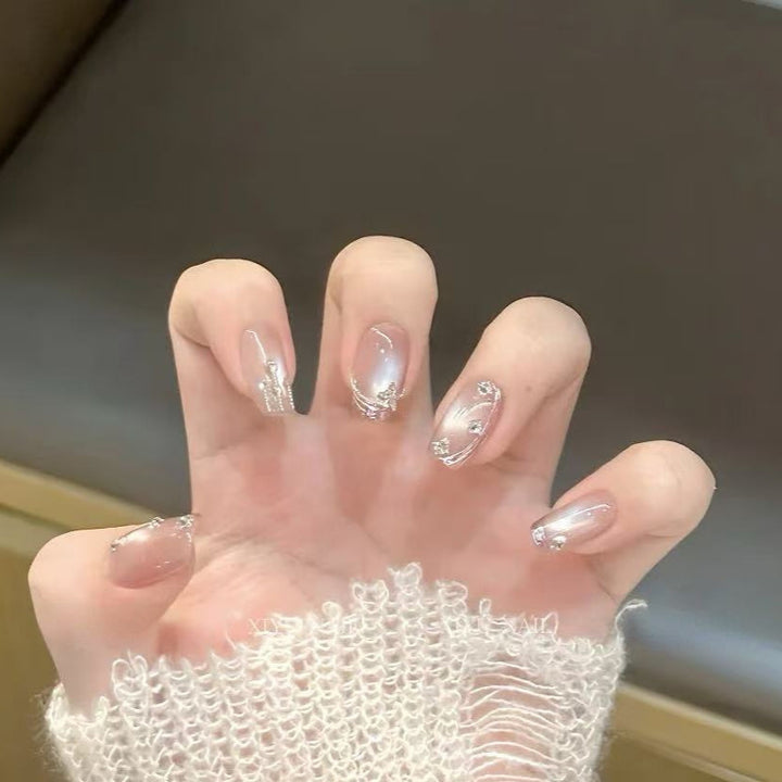Kunstnägel mit Glamourösen Strass-Design Karnz