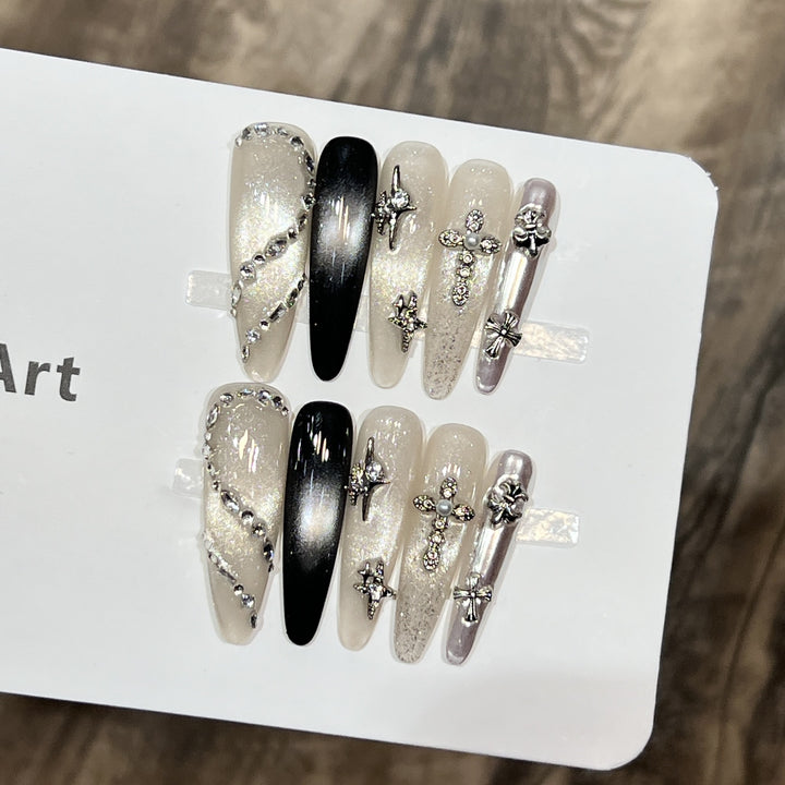 Dekoratives Stiletto Press-On-Nagelset mit Sternakzenten Karnz