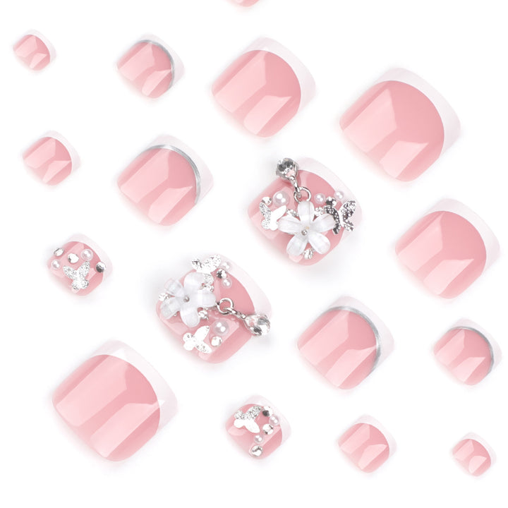 Kunstvolle Fußnagelgestaltung mit eleganten Blüten- und Glitzerakzenten Karnz