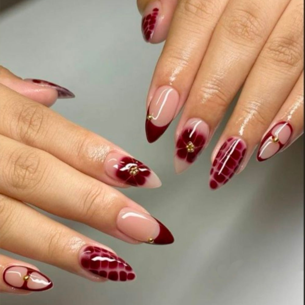 Künstlerische florale Design-Nagelverstärkungen