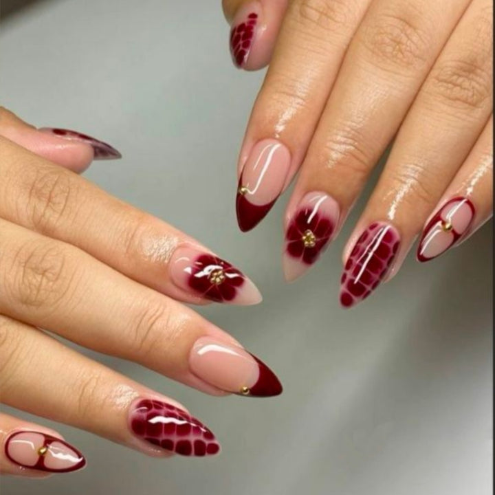 Künstlerische florale Design-Nagelverstärkungen