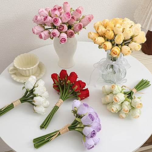 Künstlicher Rosenstrauß mit feinen Details Karnz