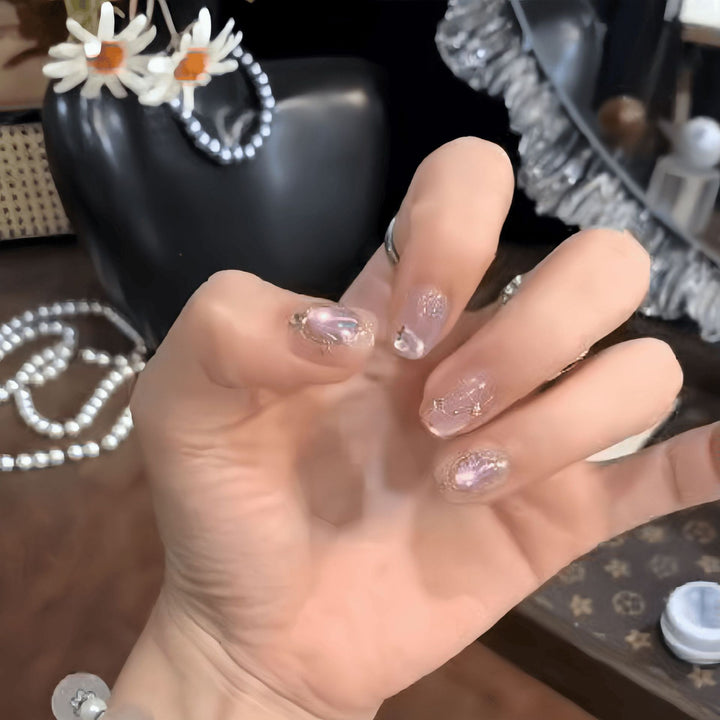 Glamouröse Nagelkunst mit Glitzereffekt Karnz