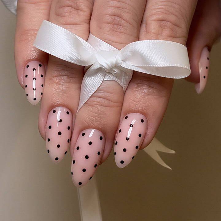 Elegantes Press-On-Nagelset mit stilvollem Punktdesign Karnz