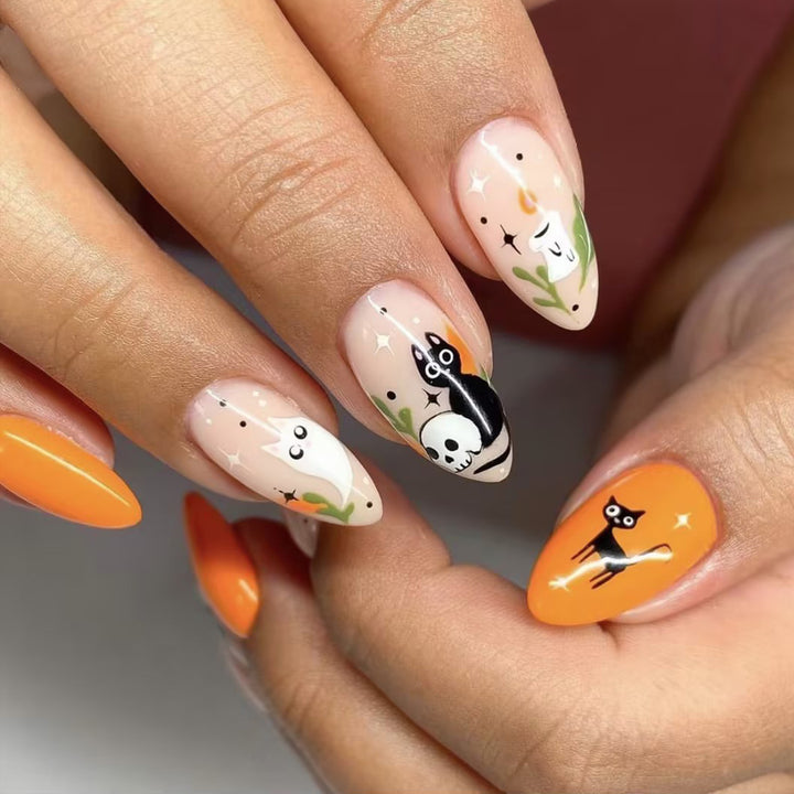 Künstlerische Press-On Nagelkunst mit fantasievollen Tierdesigns Karnz