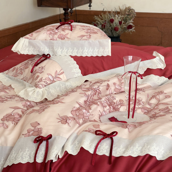 Romantisches Baumwoll-Bettwäsche-Set mit floraler Stickerei, Spitzenbordüre und Zierschleifen