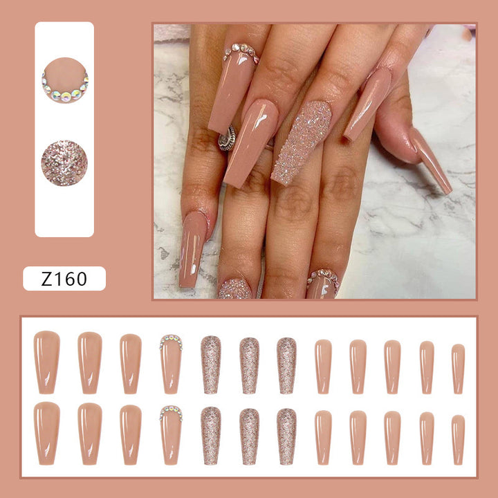 Glamouröse Kunstnagelverlängerungen mit Strass- und Glitzerdetails Karnz
