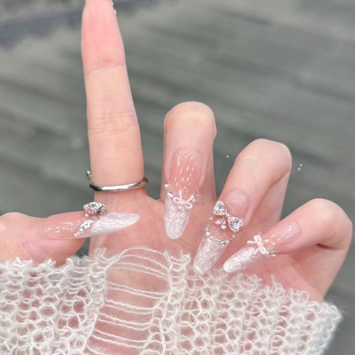 Luxuriöse dekorative Press-On Nagelverlängerungen Karnz