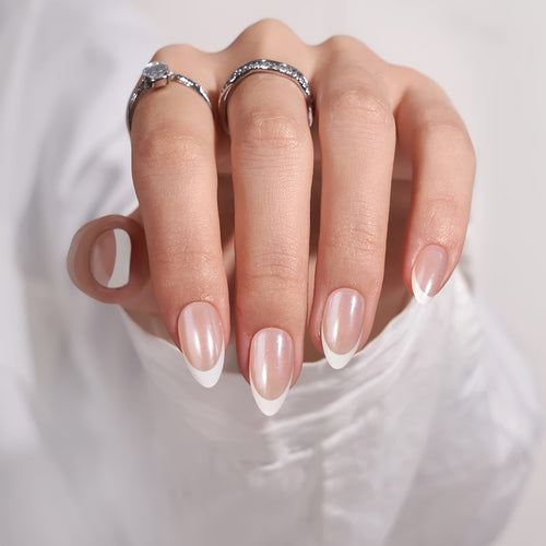 Elegante französische Tipp-Nagelerweiterungen Karnz