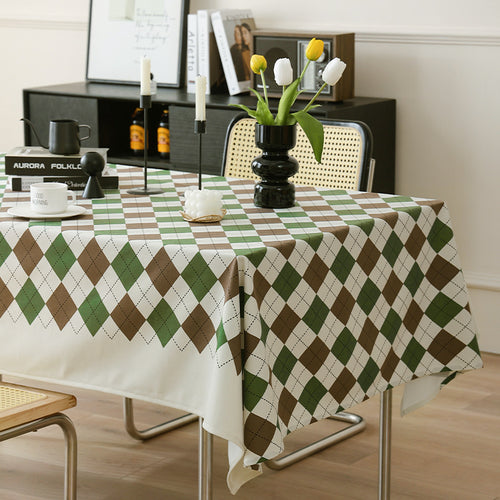 Rauten-Tischdecke aus pflegeleichtem Baumwoll-Polyester-Mix mit dekorativem Karomuster Karnz