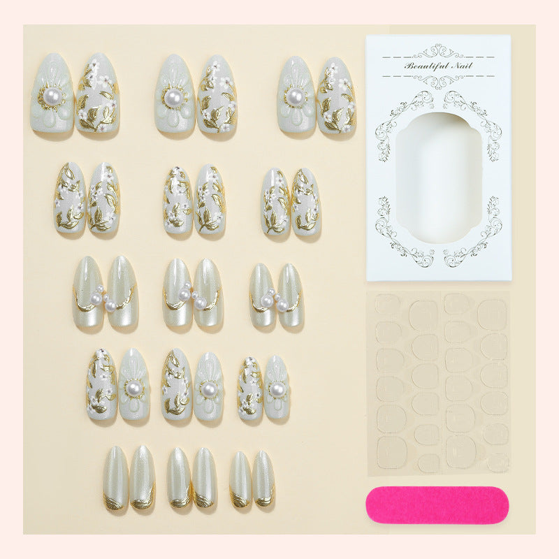 Premium Dekorative Press-On Nagelset mit elegant verzierten Designs Karnz