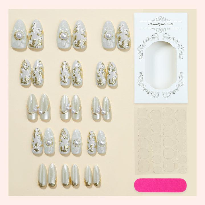 Premium Dekorative Press-On Nagelset mit elegant verzierten Designs Karnz