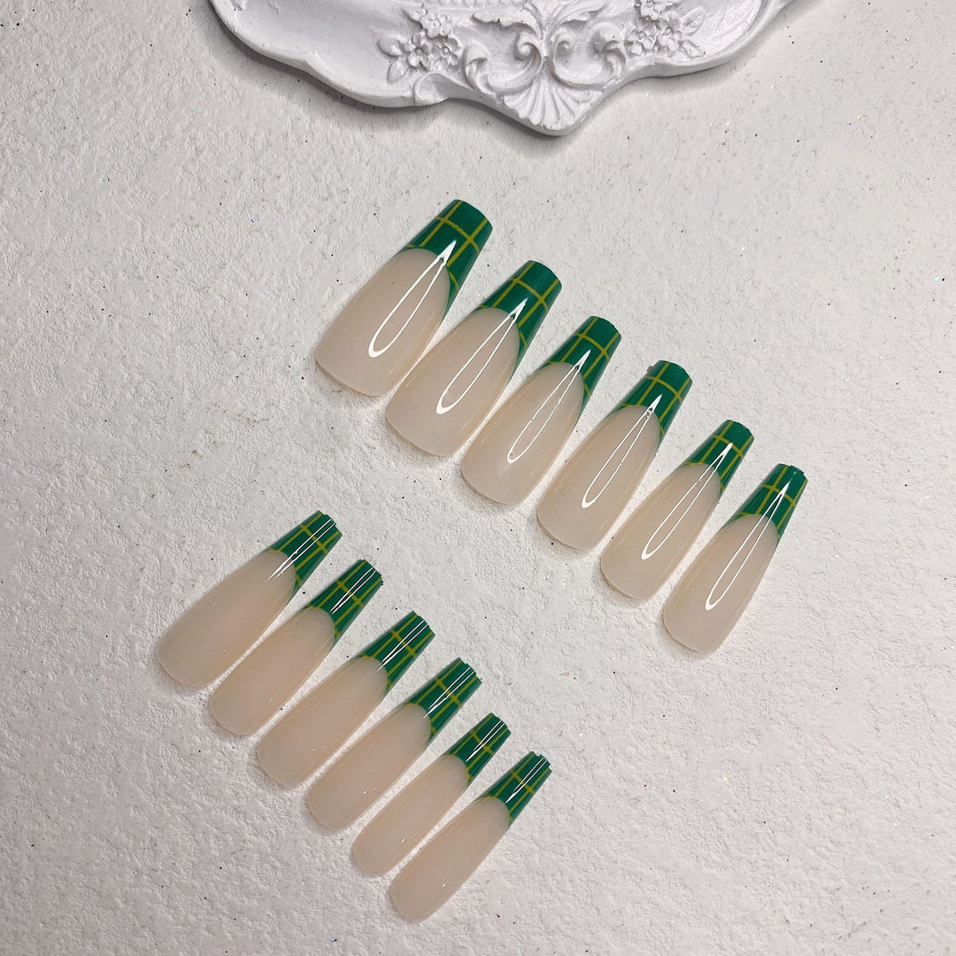 Künstlerische Acrylnagelverlängerungen