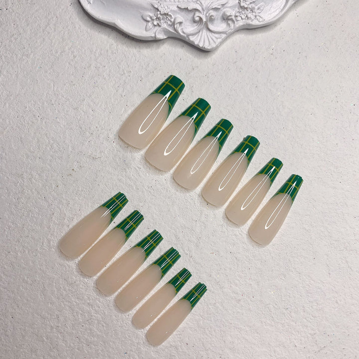 Künstlerische Acrylnagelverlängerungen