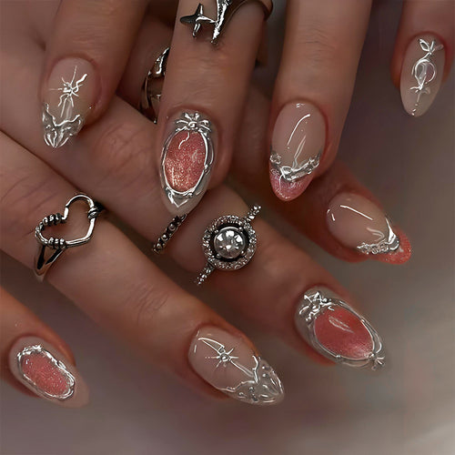 Kunstnagel Set mit Glamourösen Designs Karnz