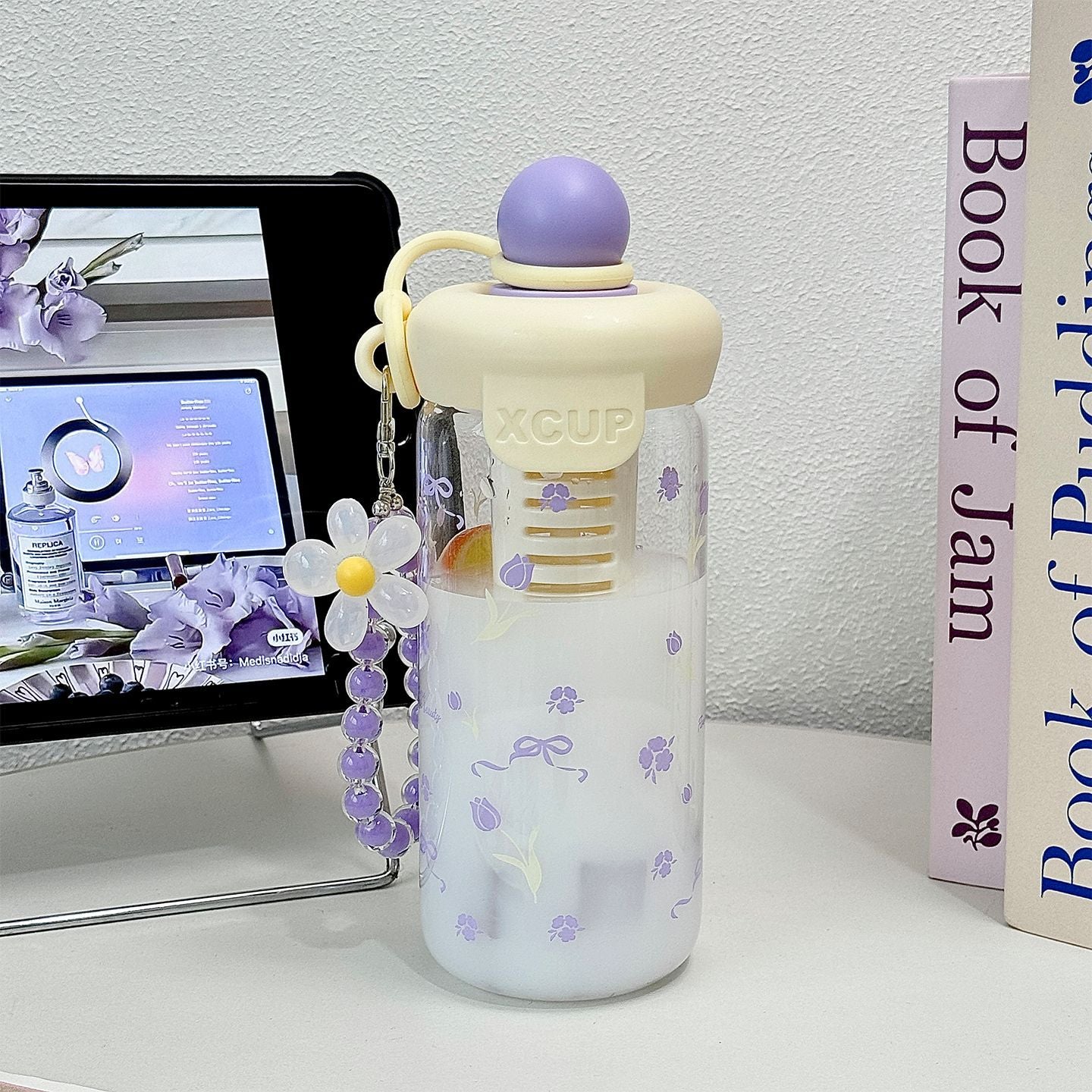 Damen Flasche mit integriertem Fruchteinleger und Schlüsselanhänger Karnz