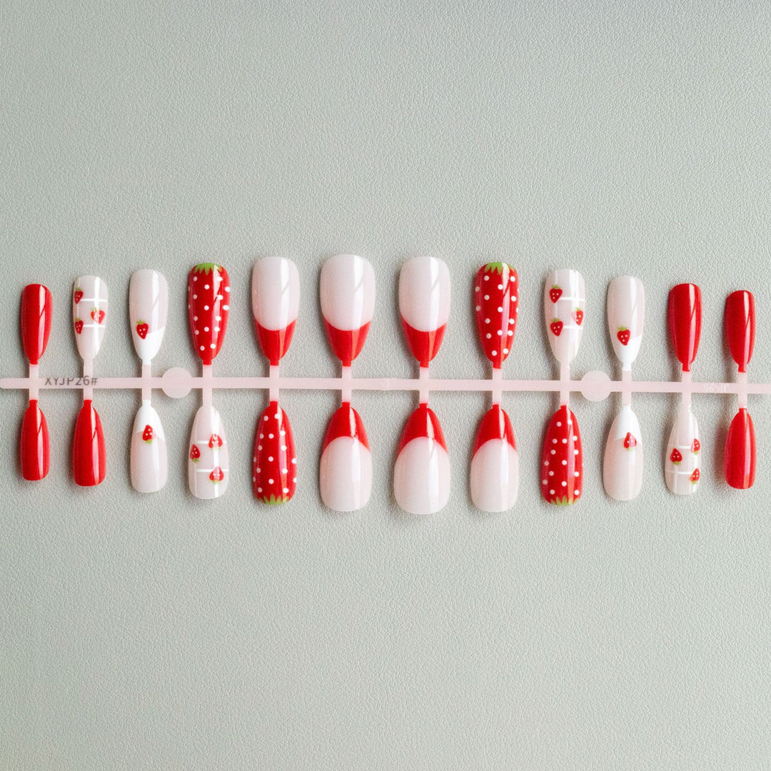 Erdbeer-Themen-Nagelkunst