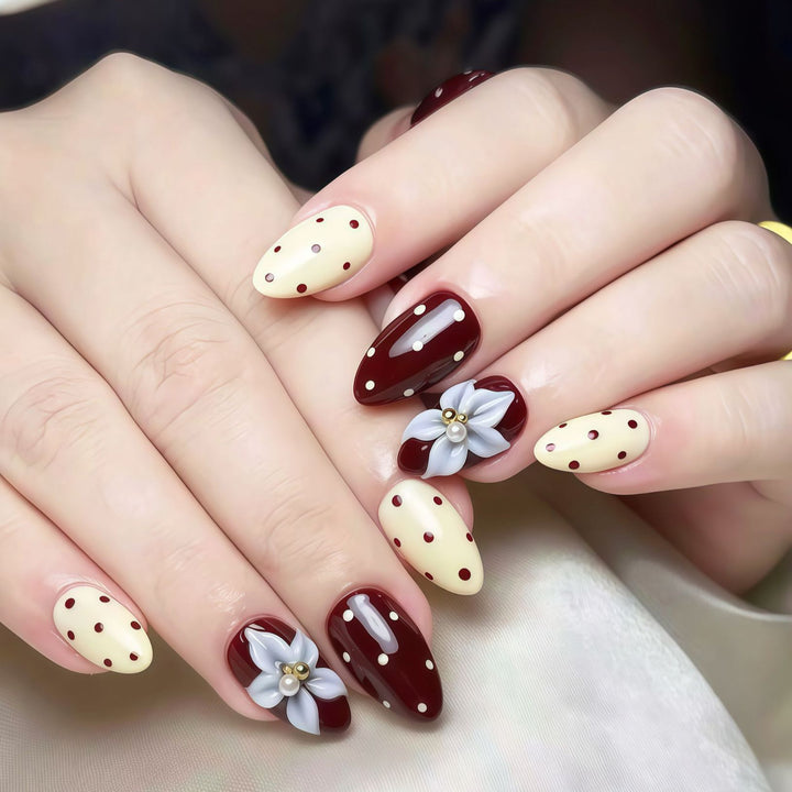 Künstlerische Press-On Nail Art Kollektion